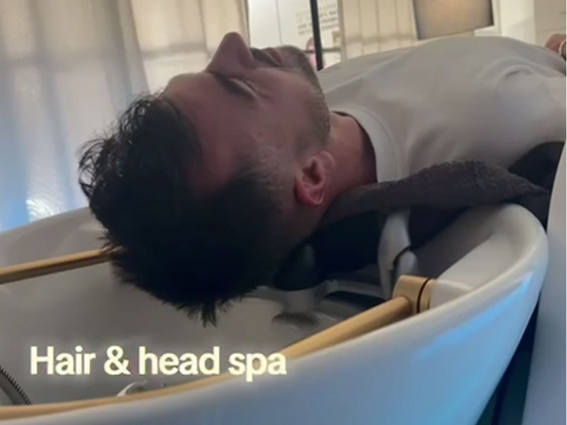 Ζήσε την εμπειρία του hair and head spa με βάση την  επιστήμη της Αγιουρβέδα .